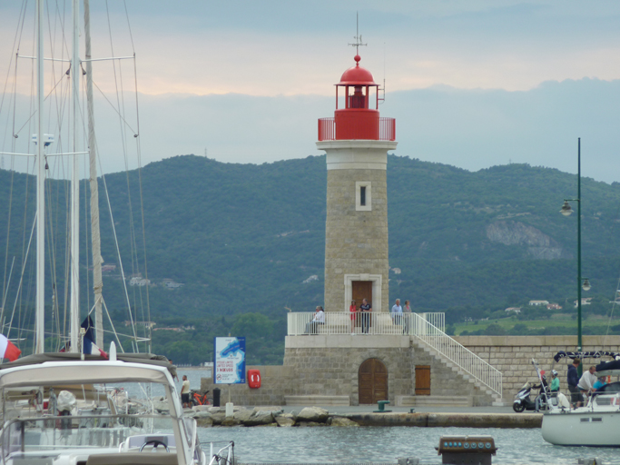 jetée de Saint-Tropez dit aussi môle Jean Reveille et môle d'Estienne d'Orves