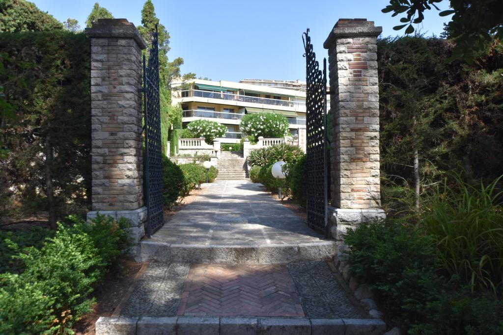 jardin d'agrément de la Villa Grimaldi dite aussi Villa Sainte-Anne, Château Sainte-Anne ou Hermitage, actuellement jardin des Résidences Château Sainte-Anne