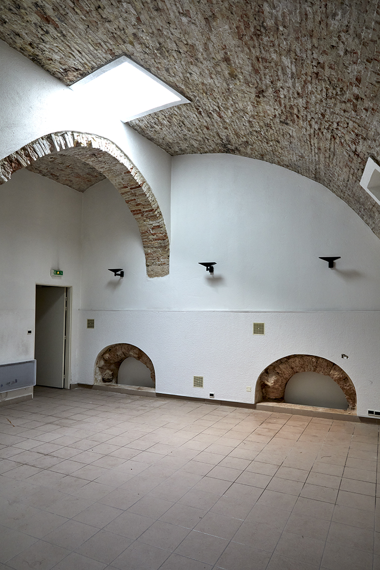 Fort Ganteaume : intérieur de l'étage d'une des casemates irrégulières à l'Est de la Place d'armes.