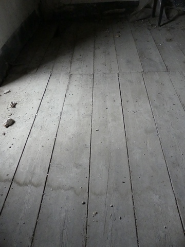 Etage, chambre. Sol en plancher.