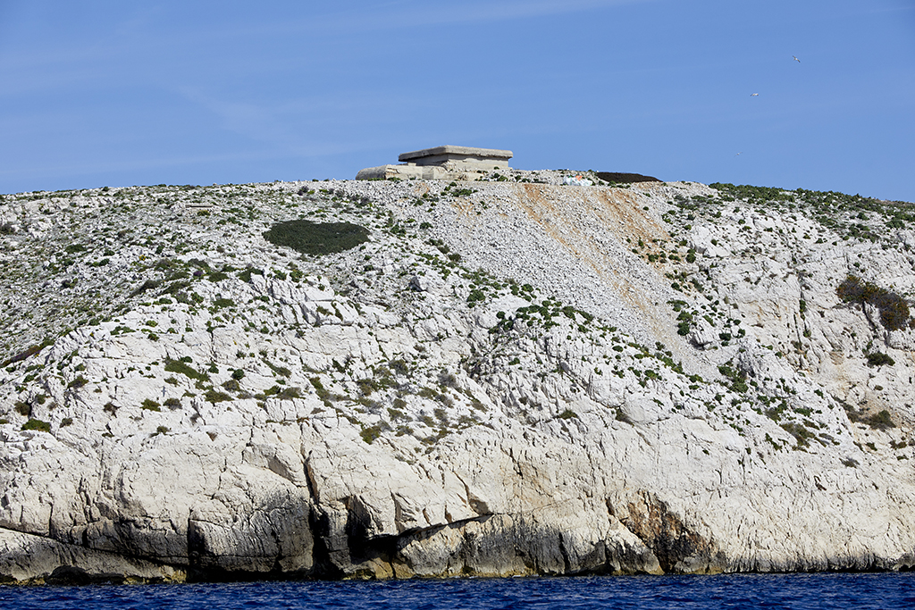 Batterie sudwall, poste de direction de tir vu de la mer, au sud-sud-ouest 