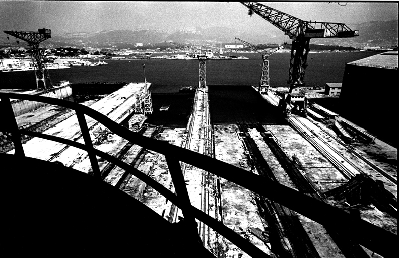 Usine de construction navale, chantiers navals de La Seyne-sur-Mer.