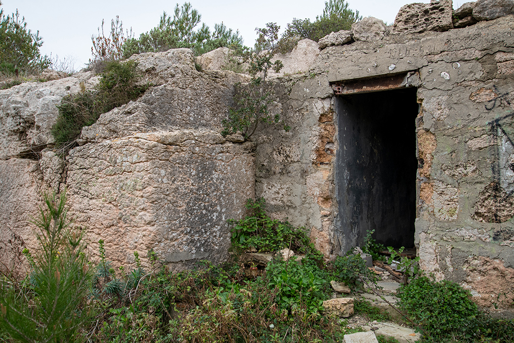 abri de troupe dans l'ancienne carrière d'Arnette, porte d'entrée