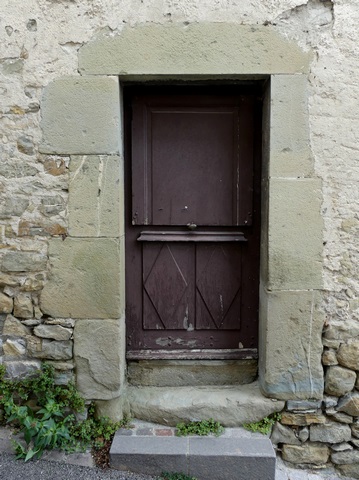 Elévation ouest, premier niveau. Porte du logis.