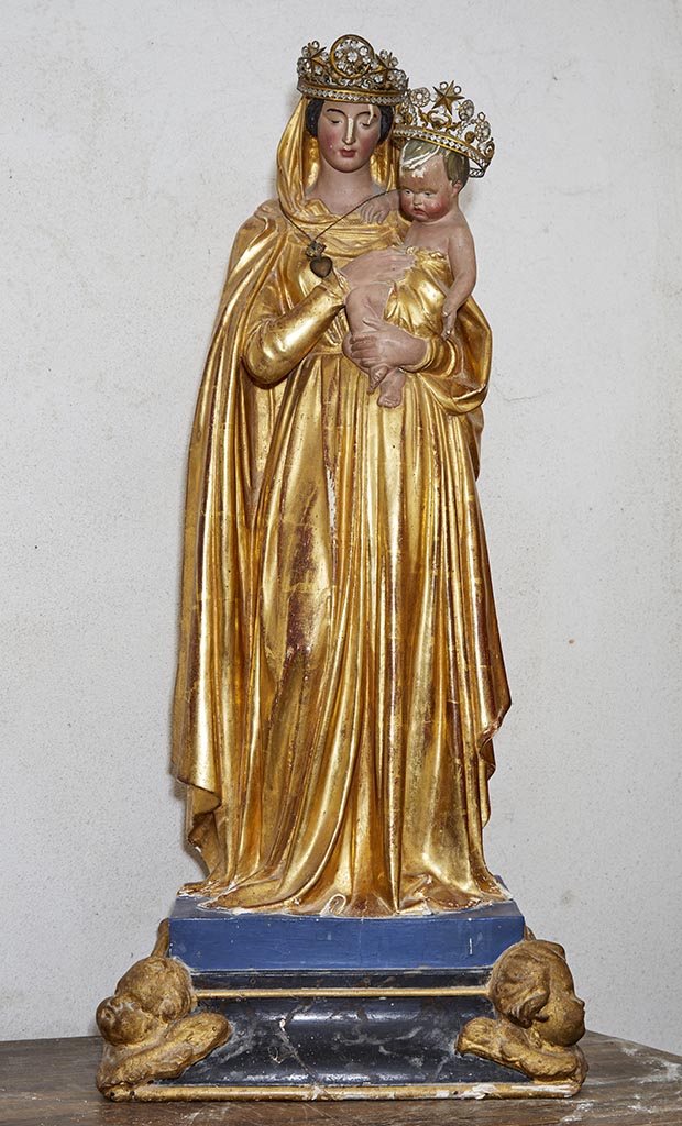Ensemble : statue de procession de la Vierge à l'Enfant, socle, cœur de dévotion