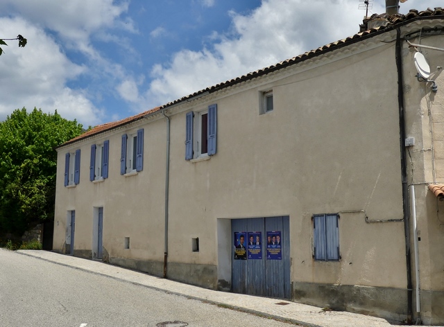Façade d'une ferme agglomérée, quartier de Saint-Etienne.