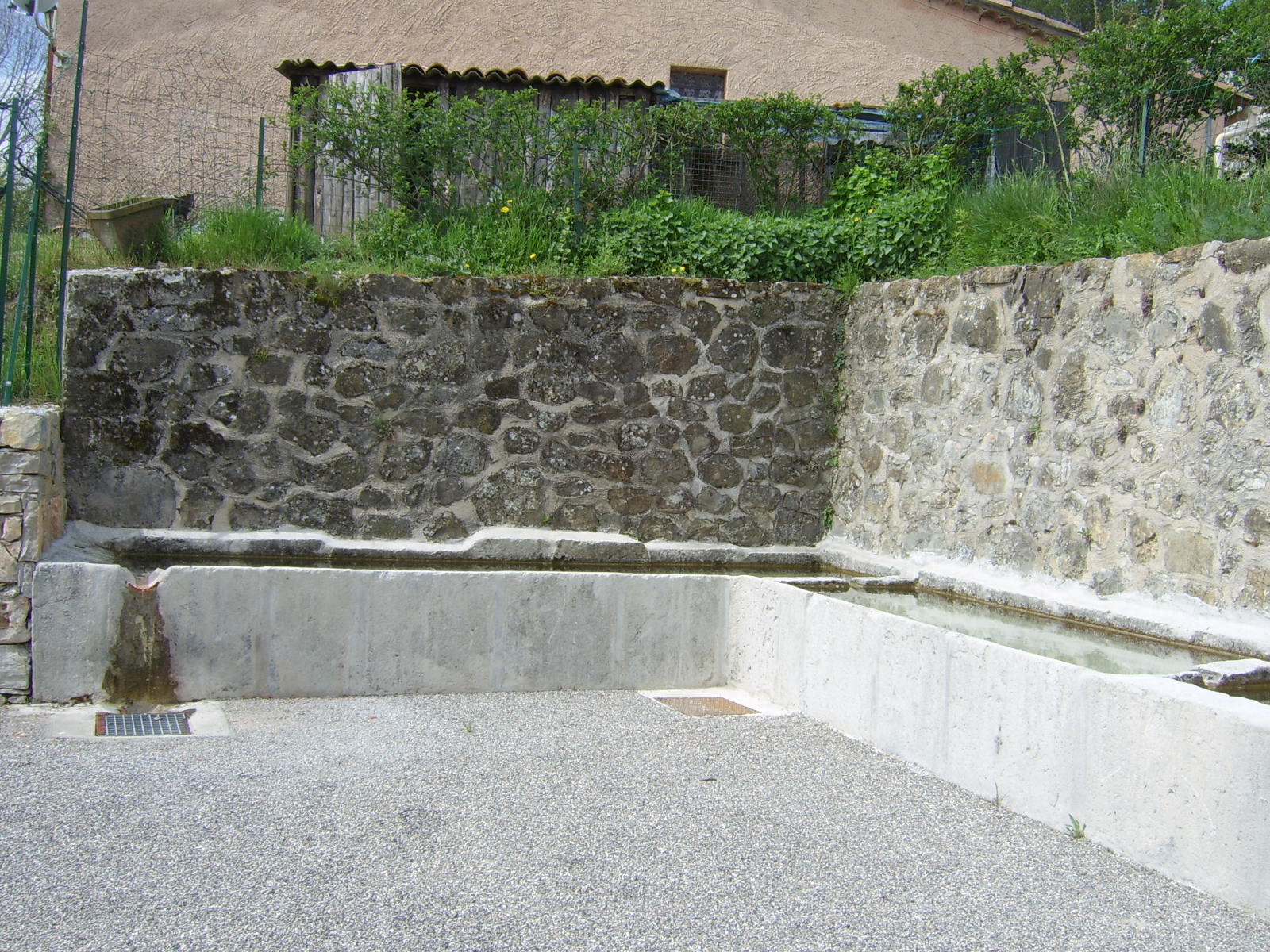 Fontaine et lavoir dite du plus bas village