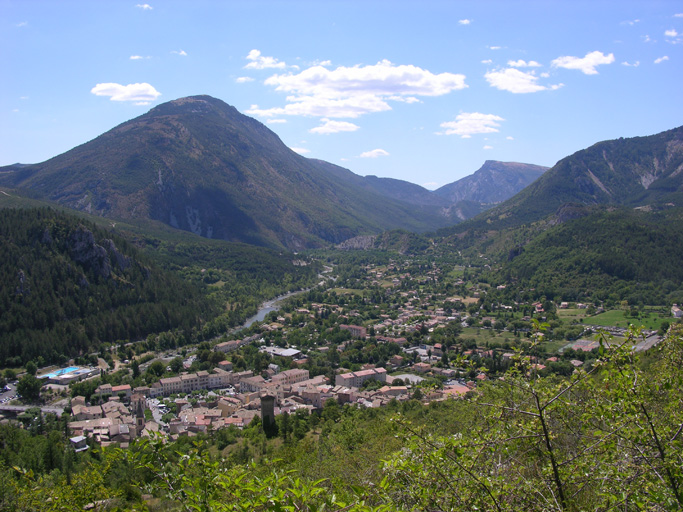 Castellane et la plaine du Verdon. Vue prise du nord-est.