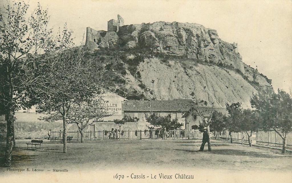 Cassis - Le Vieux château. [Vue générale sud-ouest des ruines du château], c. 1900-1910.