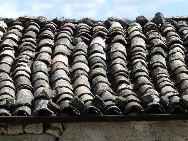 Couverture en tuile creuse.
