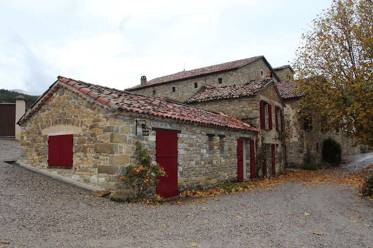 Monastère Notre-Dame de Miséricorde. Vue extérieure : au sud, l'ancienne porcherie.