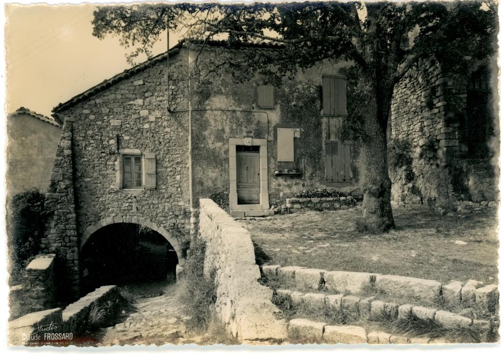 Maison, puis mairie et fournil, dit four à pain communal
