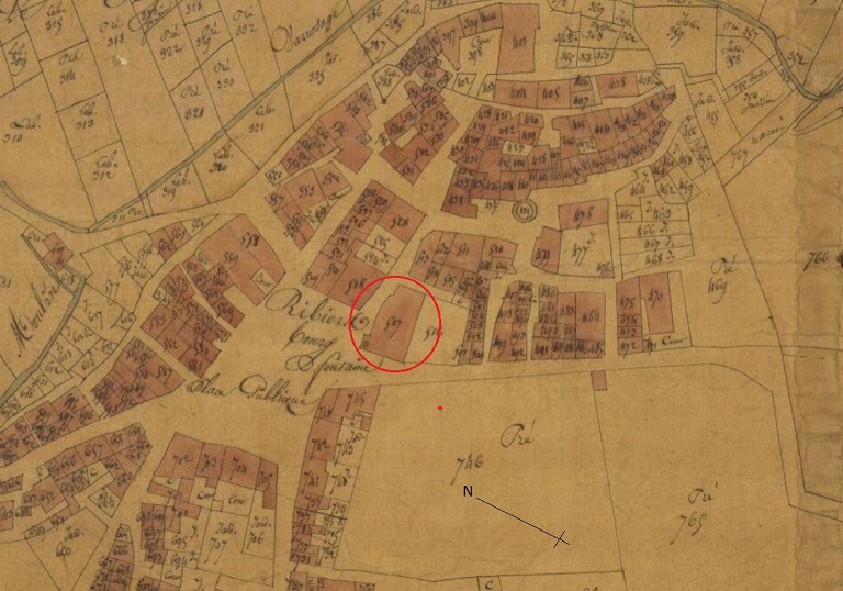 Plan de masse et de situation d'après le cadastre de Ribiers, 1823 (section E, parcelle 517). Echelle d'origine 1/1250.