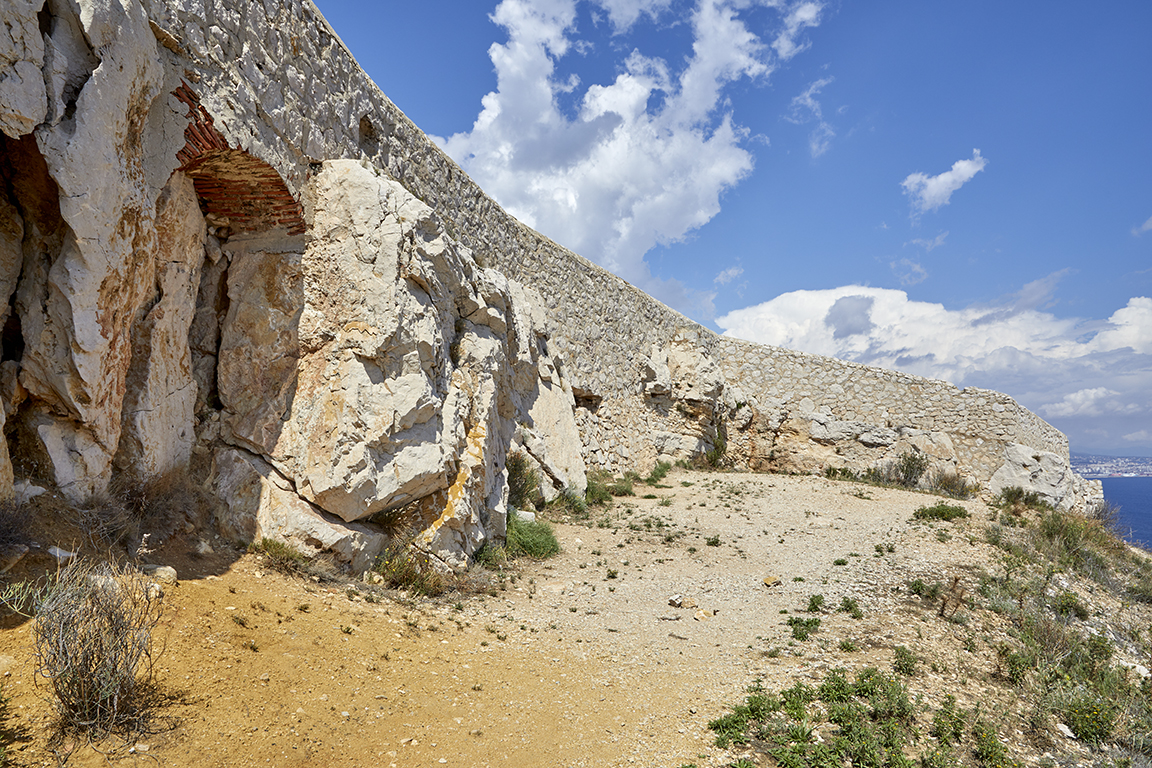 Mur-bahut sud. 