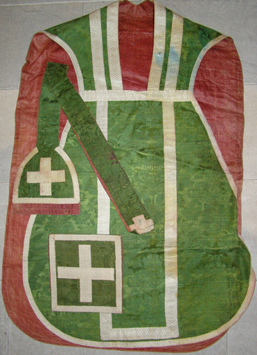 Ornement vert : chasuble, bourse de corporal, étole