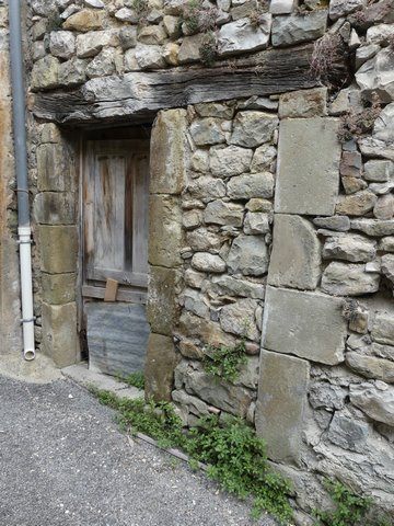 Elévation ouest, premier niveau. Porte du logis.