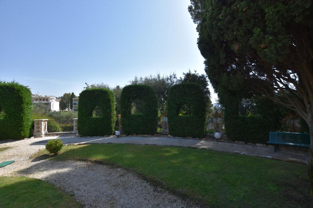 jardin d'agrément de la Villa Grimaldi dite aussi Villa Sainte-Anne, Château Sainte-Anne ou Hermitage, actuellement jardin des Résidences Château Sainte-Anne