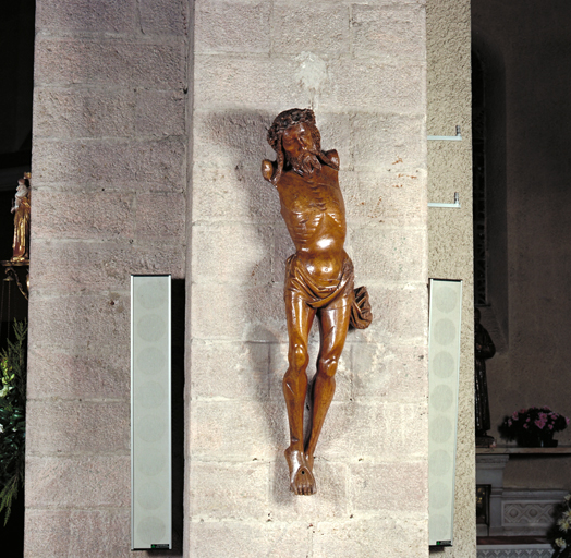 statue : Christ en croix