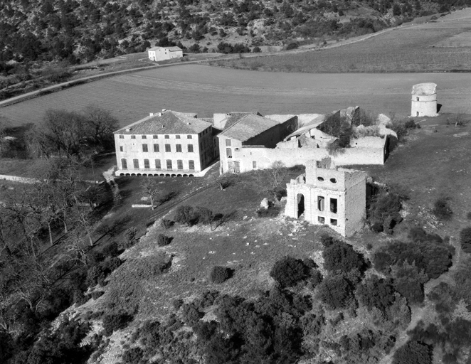 Vue aérienne oblique éloignée, prise du sud.