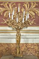 Ensemble de deux chandeliers d'autel (chandeliers à branches d'église) de style néo-roman