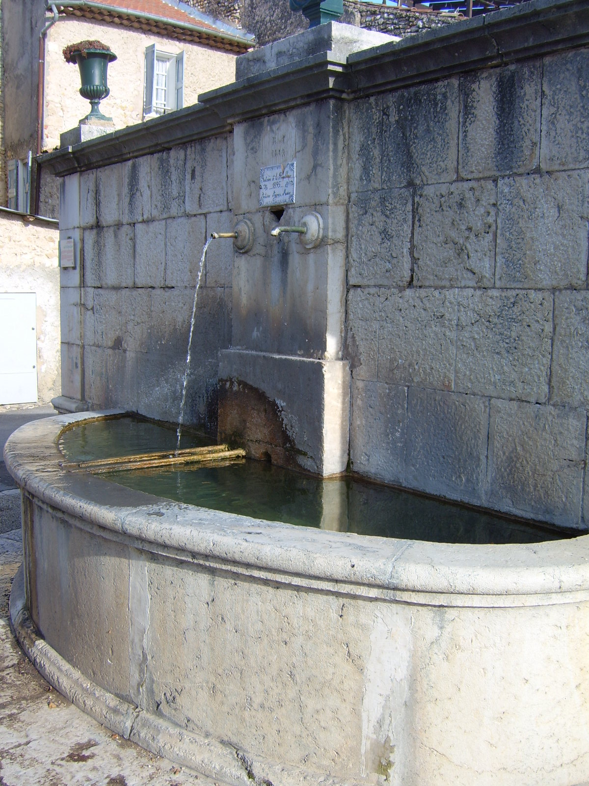 Fontaine et lavoir, dite Fontaine et lavoir de la République