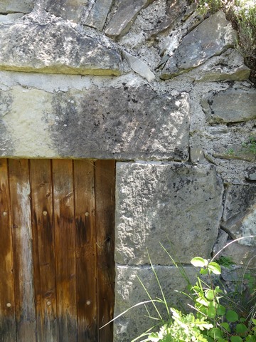 Pignon ouest, détail de l'encadrement.