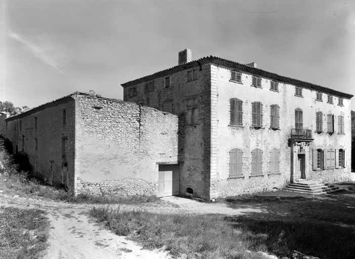 Mur nord et corps de bâtiment principal A, vue d'ensemble.