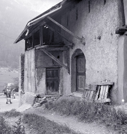 Façade nord. Réserve en pans de bois. Vue de volume.