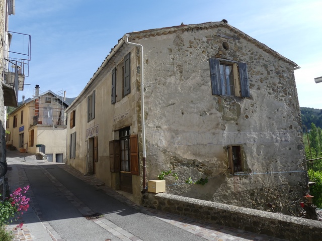 Vue d'ensemble prise du sud-est.