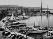 Quais du port de Saint-Tropez vers 1940.