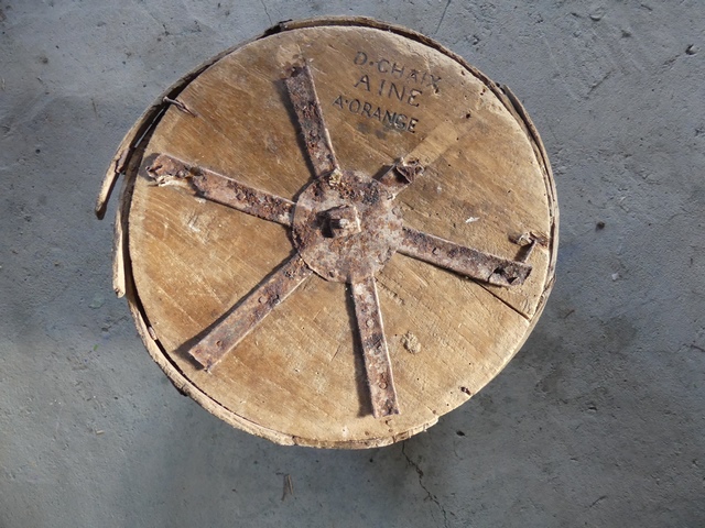 Moyenne mesure. Fond.