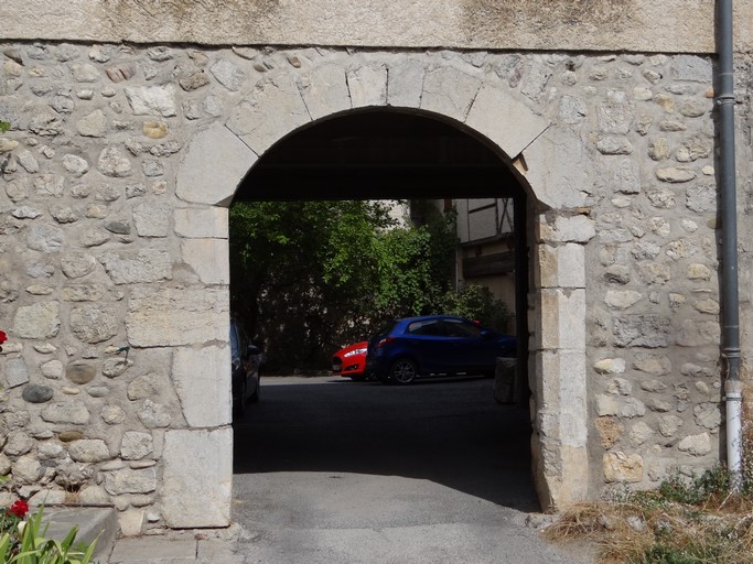 Aile sud. Porte fortifiée, élévation sud.