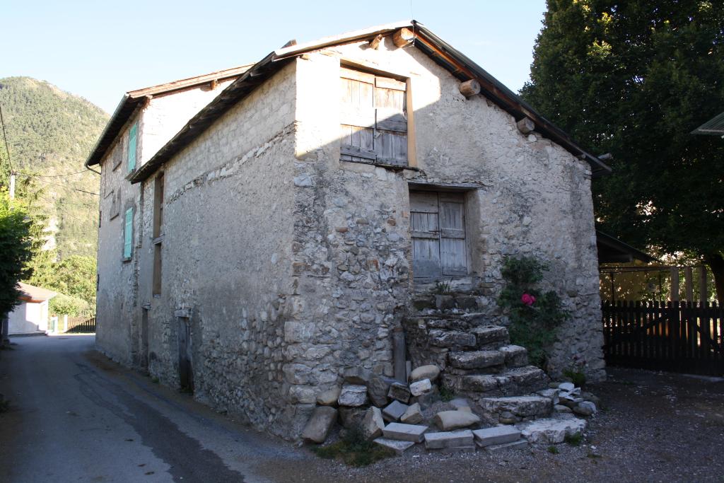 entrepôts agricoles ; bergeries ; cabanes pastorales ; ensembles pastoraux de Thorame-Basse