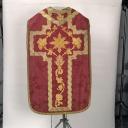 ensemble de vêtements liturgiques (N° 1) : chasuble, étole, manipule, bourse de corporal, voile de calice (ornement rouge)