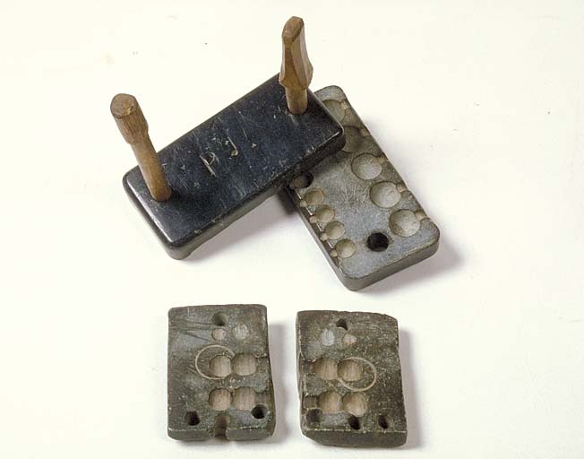 forme ou moule de mise en œuvre artisanale : ensemble de 2 moules à plombs de chasse