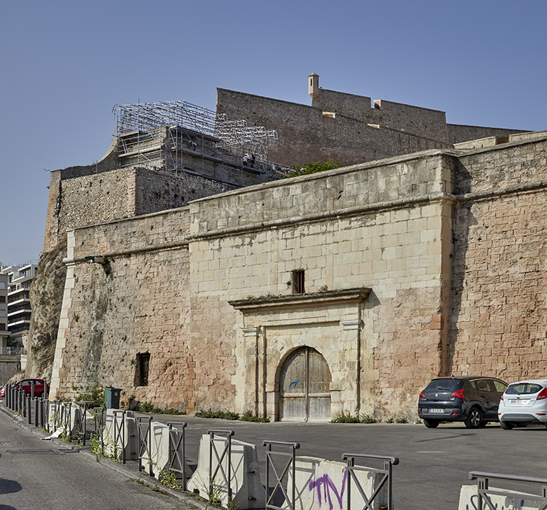  Fort Ganteaume : détail de la façade de la Porte Marine.