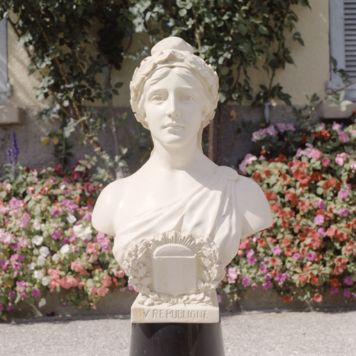 buste (buste à l'antique, sur piédouche) : IVe République dite Marianne