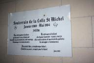 Chapelle de Notre-Dame-de-la-Fleur. Plaque commémorative bilingue franco-italienne (juin 2002) honorant les ouvriers italiens intervenus sur le chantier du percement du tunnel de la Colle.