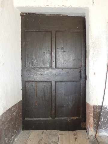 Etage carré, chambre sud. Porte menant à la chambre ouest.