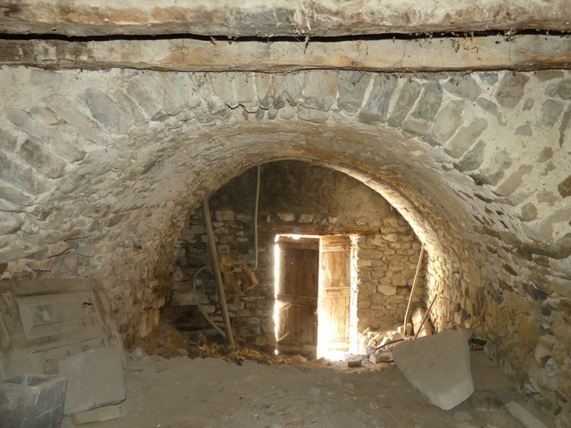 Etage de soubassement, cellier nord. Vue de volume prise de l'ouest.