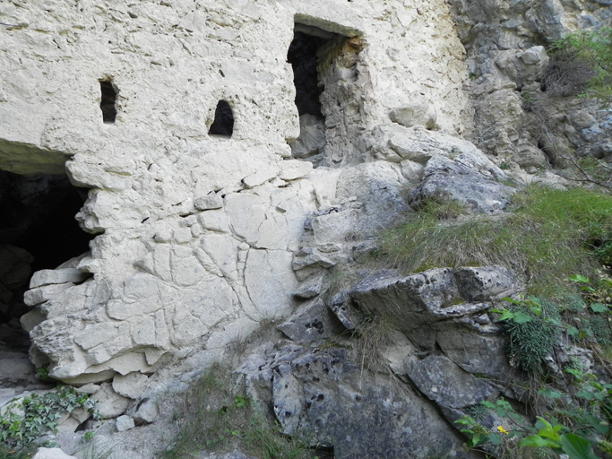 abri troglodytique dit Pertuis de Méailles ou Grotte de la Maouna