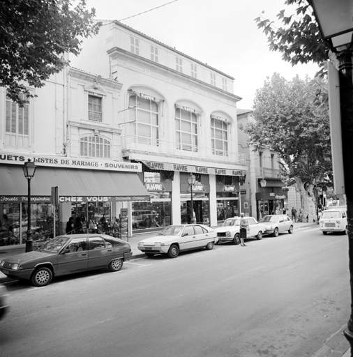 Cours Victor Hugo, magasin Rayne, façade.