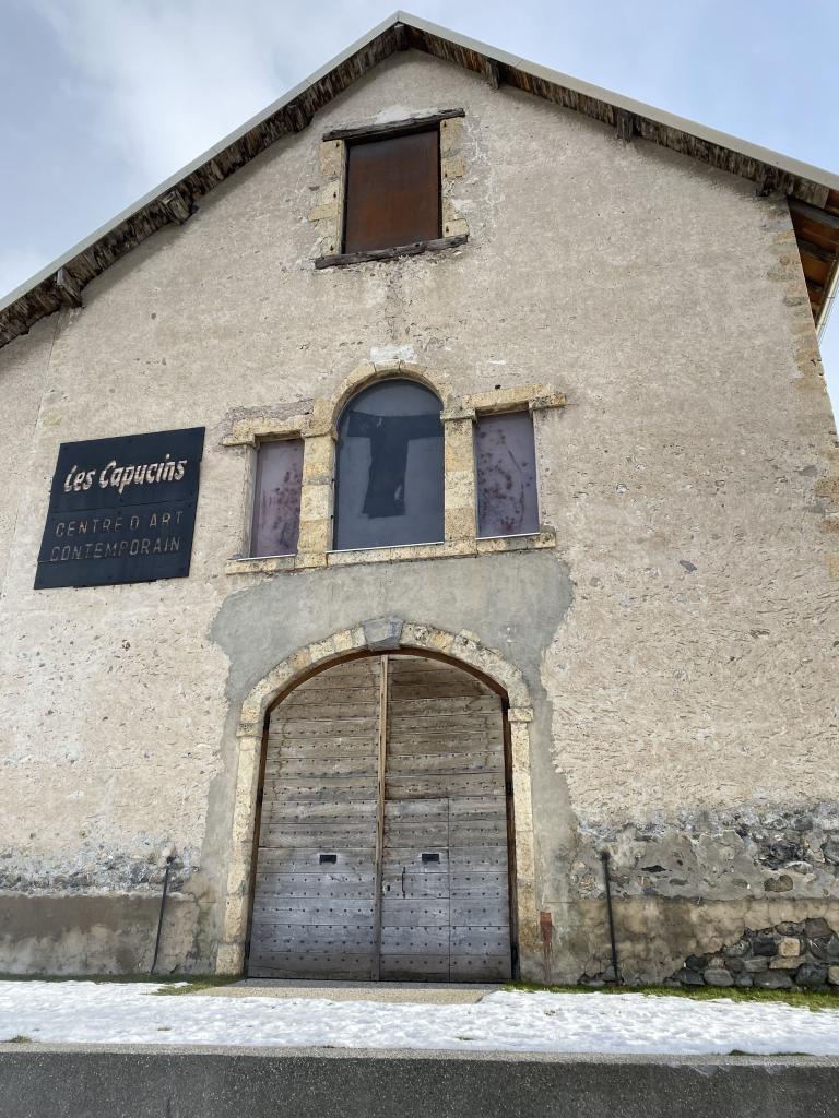 Façade de l'église des Capucins (Embrun).