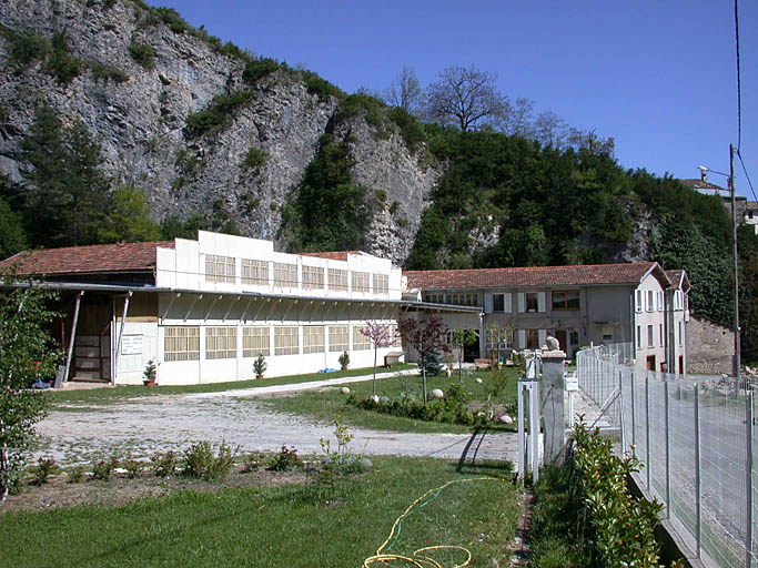 centrale hydroélectrique et scierie puis usine de meubles