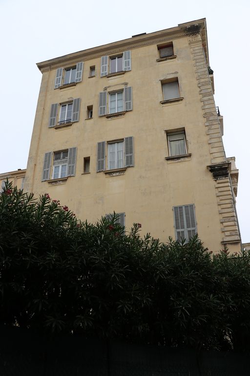Hôtel de voyageurs dit Hermitage, actuellement immeuble dit Palais l'Hermitage