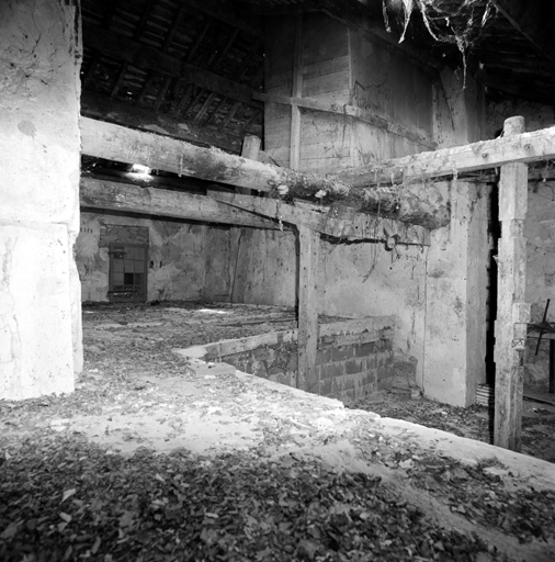 Salle des meules avec la trémie qui déversait le blé.