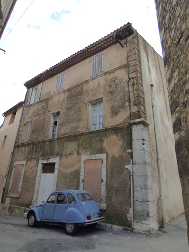 maison, puis hôtel de ville, actuellement maison