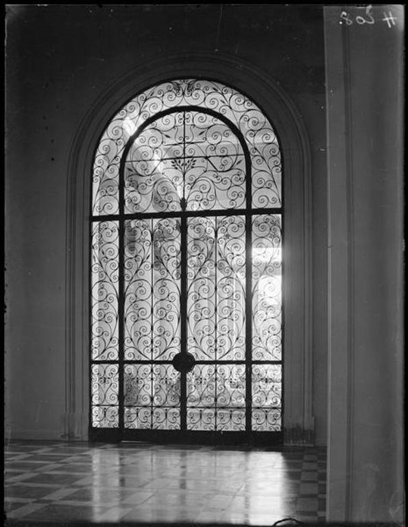 maison de villégiature (villa balnéaire) dite Palais Castellamare ou Villa Orlamonde, un temps hôtel de voyageurs sous le nom de Palais Maeterlinck, actuellement immeuble