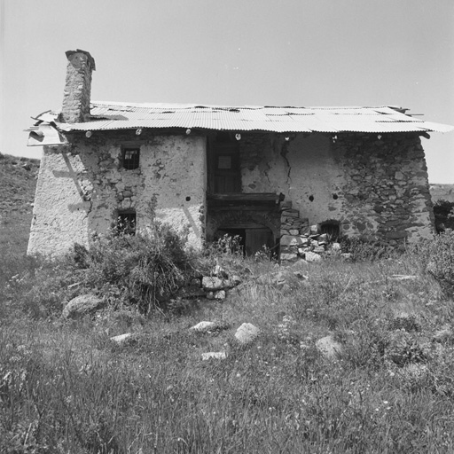  Façade sud. Vue d'ensemble.