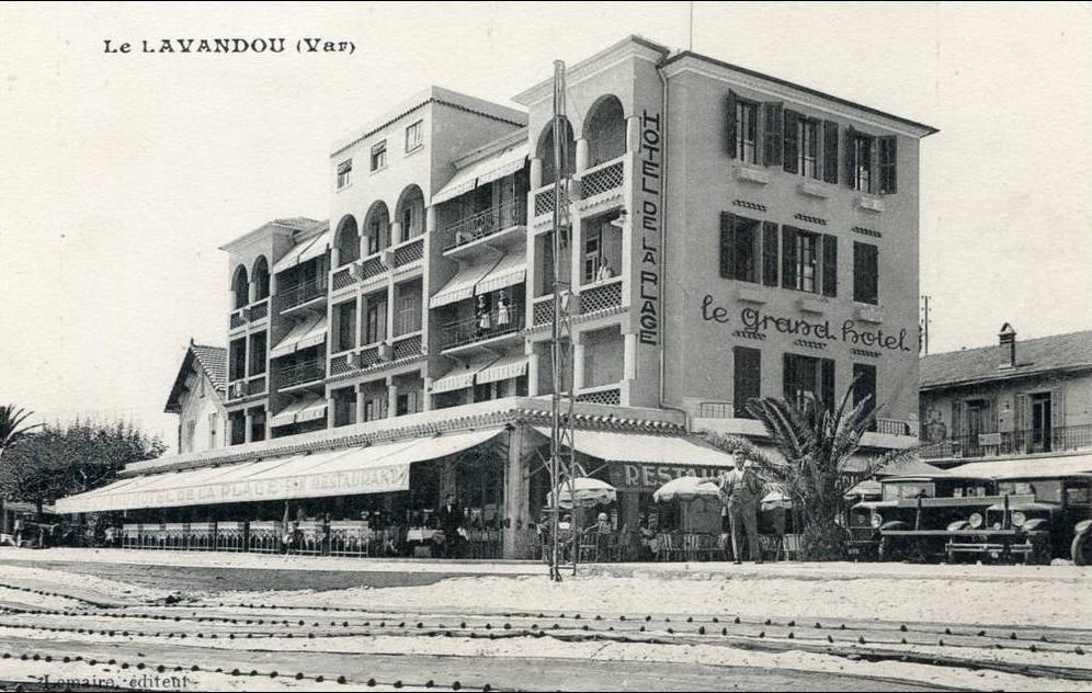 Le Lavandou (Var). [Le Grand Hôtel de la Plage.], [vers 1930].
